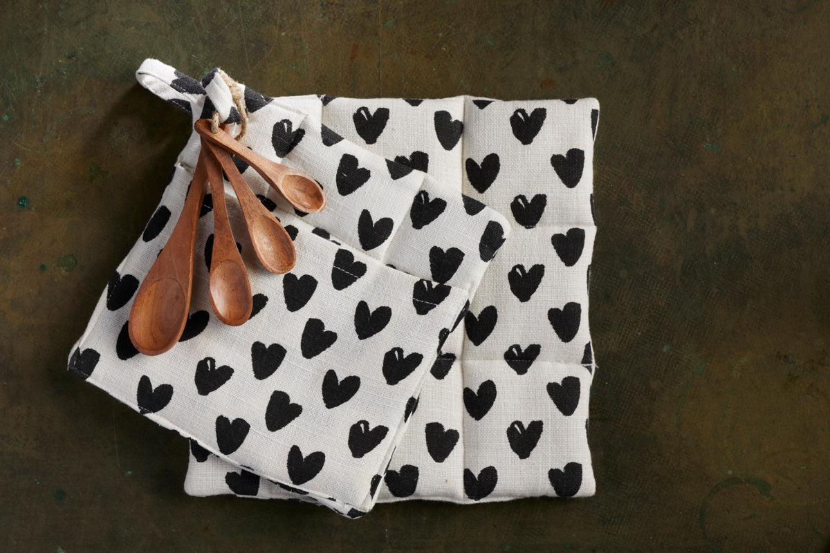 Pot Holders with Spice Spoons - Hearts - Ivory / Black
